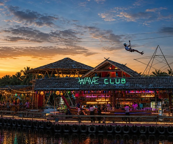 WAVE CLUB PHUKET