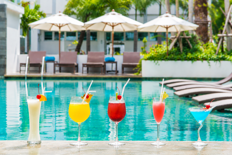 SWIM-UP POOL BAR